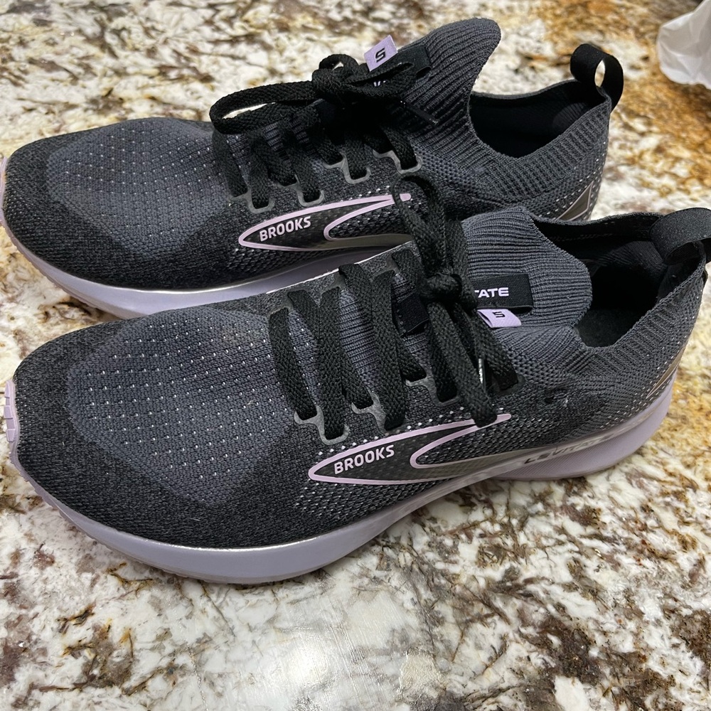 Brooks Women's Black and Gray Athletic Shoes